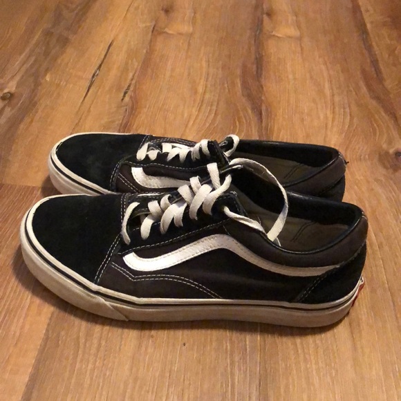 Shoes. - Picture 1 of 4